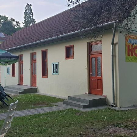 Aqua Hostel Шіофок Екстер'єр фото