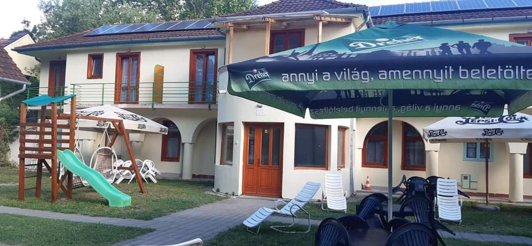 Aqua Hostel Шіофок Екстер'єр фото